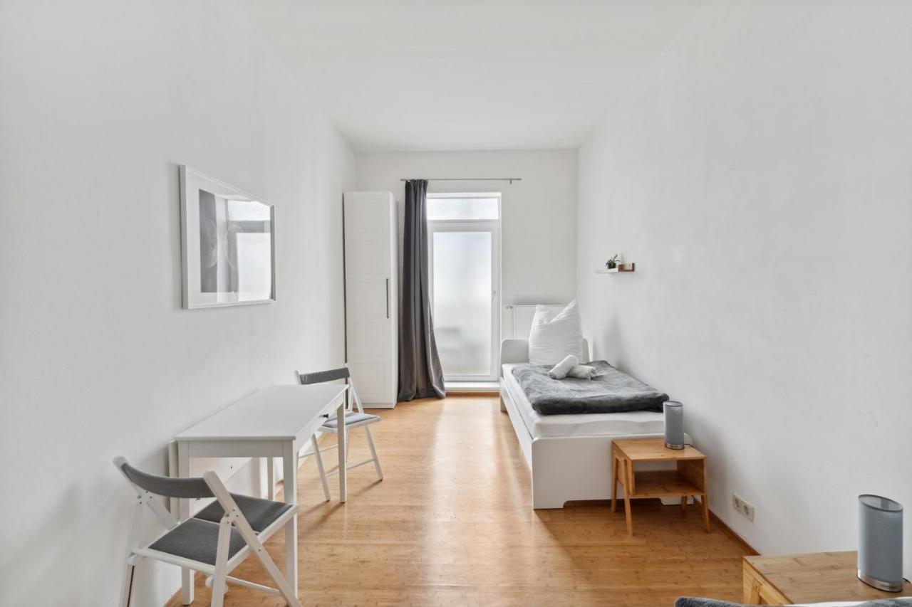 Apartment Fuer 13 Gaeste, 5 Schlafzimmer, 2 Baeder, 2 Loggia'S, Leipzig Zentrum Ost Экстерьер фото